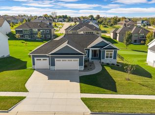 819 Hampshire Cir, Marion, IA
