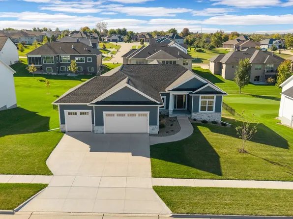 819 Hampshire Cir, Marion, IA 52302