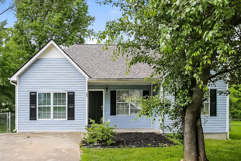 3 bed, 2.0 bath, 1183 sqft, $2,350 — Photo 1