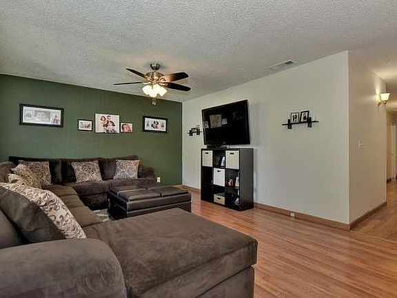 4th image of 936 Thackeray Ln