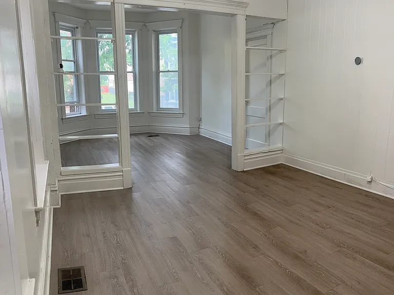 1519 S Springfield Ave — Photo 3