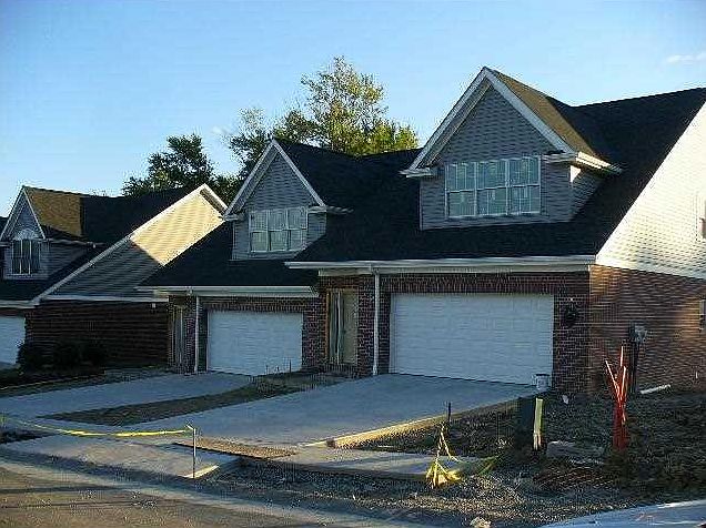 2nd image of 125 Lenox Dr #125