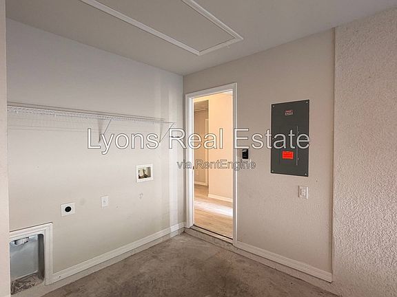 4th image of 10499 Pendleton Ave