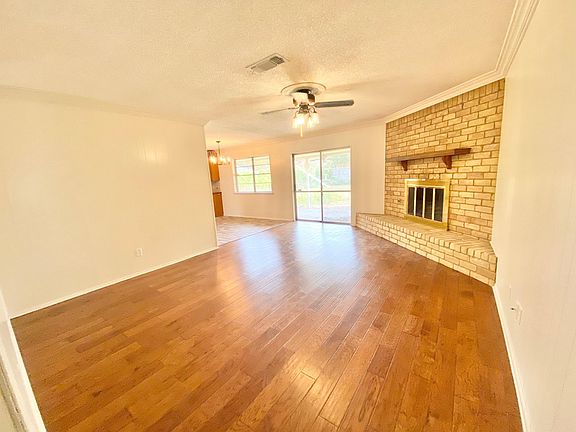 2nd image of 1901 Silver Leaf Dr