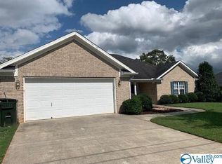 211 Forrest Oak Ln, Huntsville, AL 35811