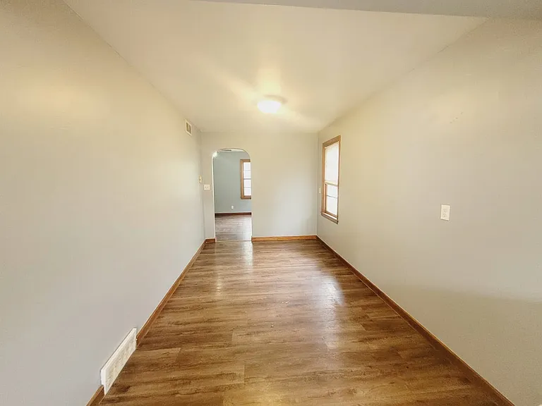 1007 W 7th St — Photo 3