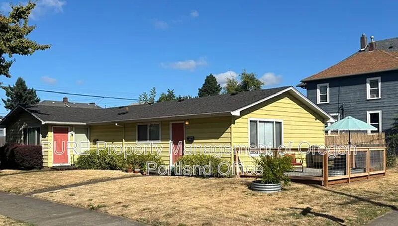 2 bed, 1.0 bath, 764 sqft, $1,745 — Photo 2
