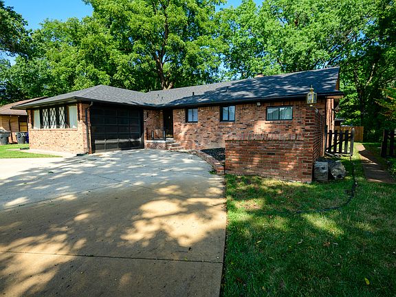 2nd image of 23040 Pembroke Ave