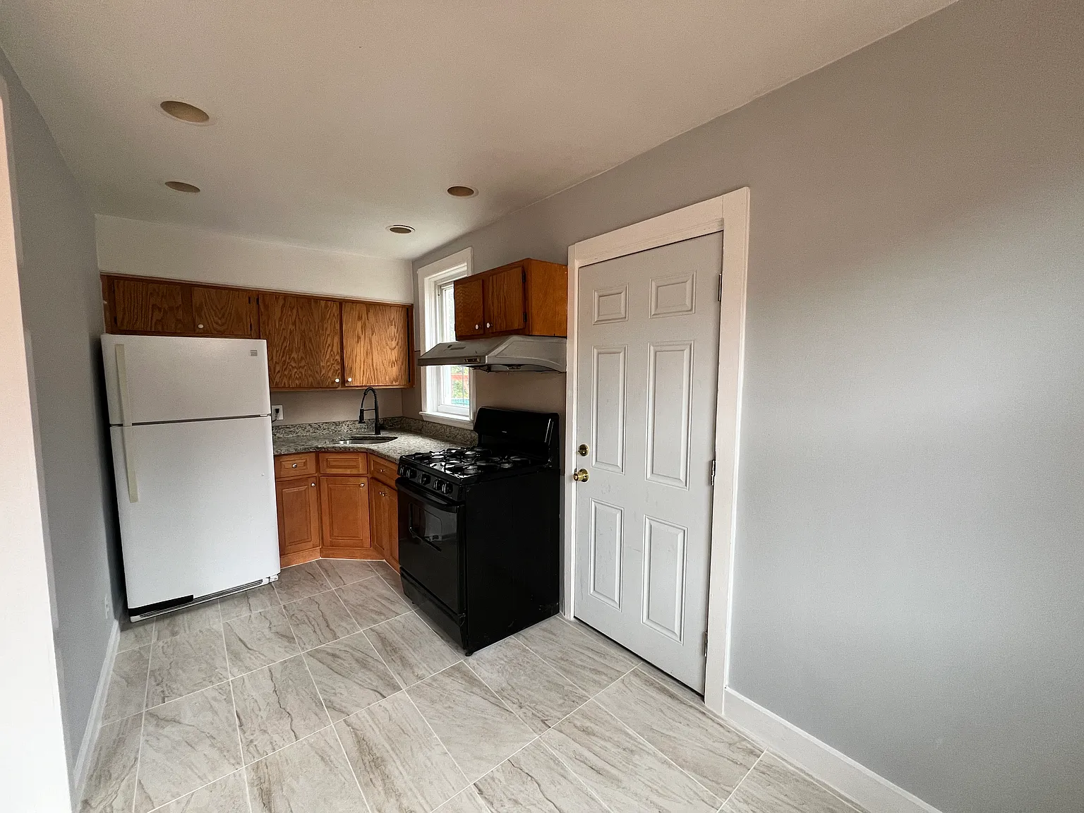 3 bed, 1.5 bath, 1188 sqft, $1,950 — Photo 3