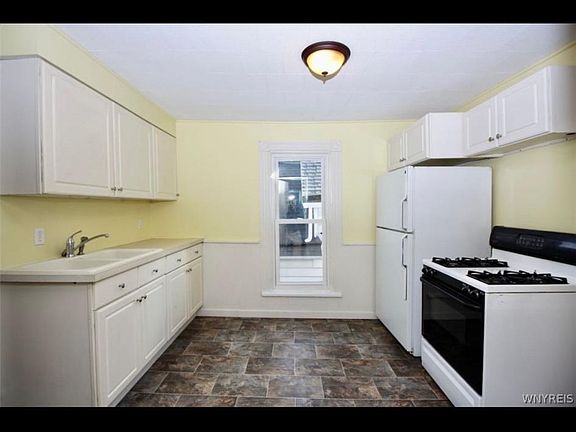 2nd image of 531 Plymouth Ave