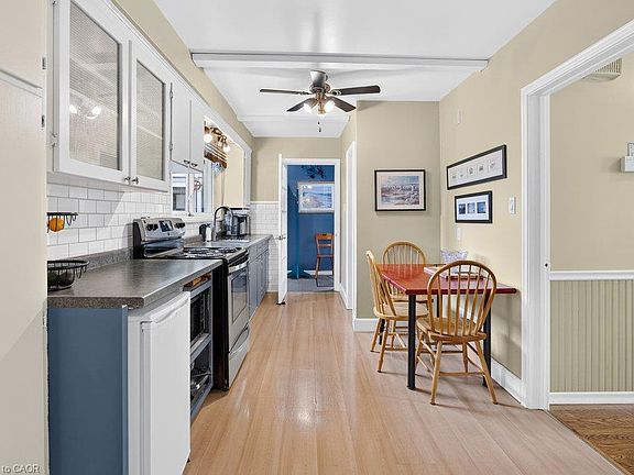 5th image of 487 Wildwood Dr