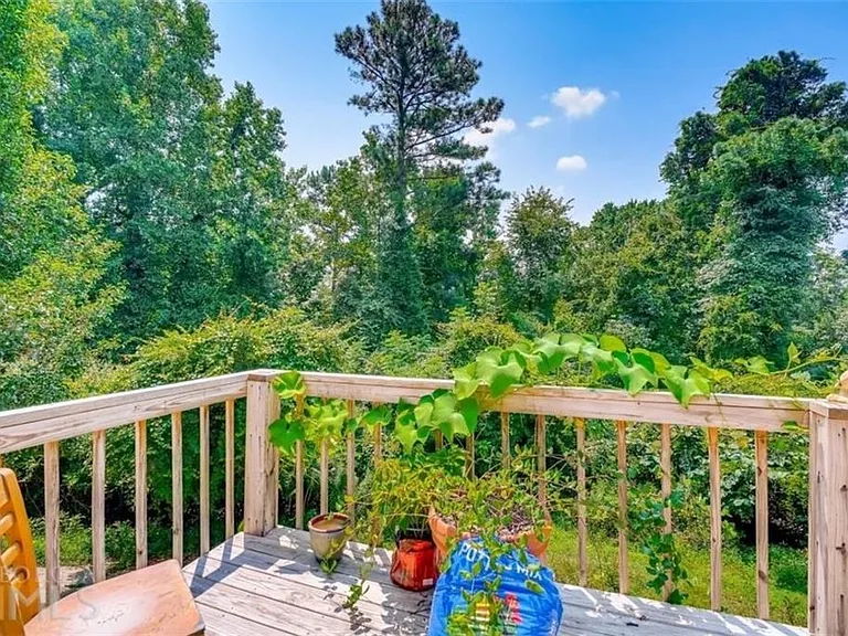 2020 Driftwood Cir — Photo 2