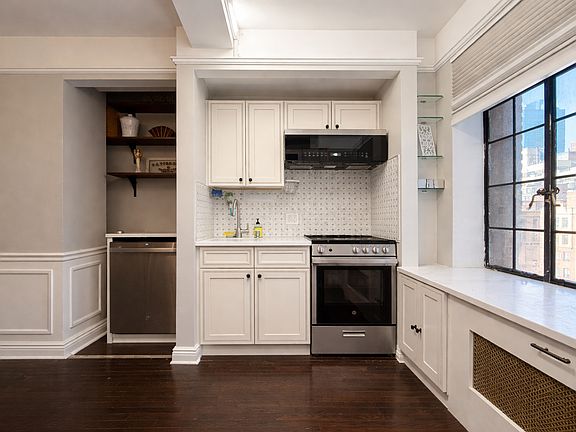 3rd image of 45 Tudor City Pl APT 909