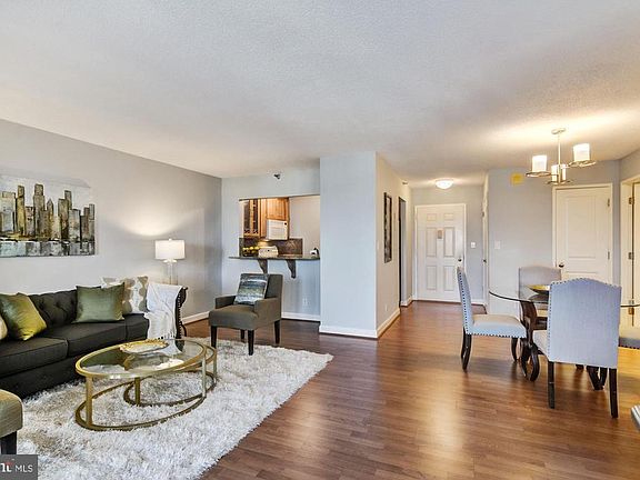 Spacious layout at 765 sq ft + sunroom