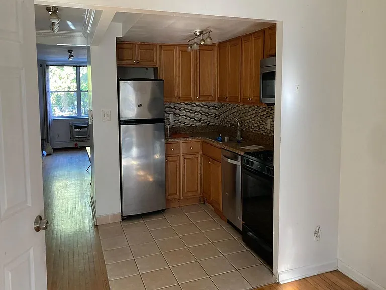 240 E 112th St #2 — Photo 3