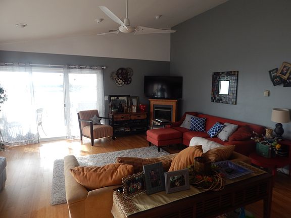 Living Room (1 of 3)