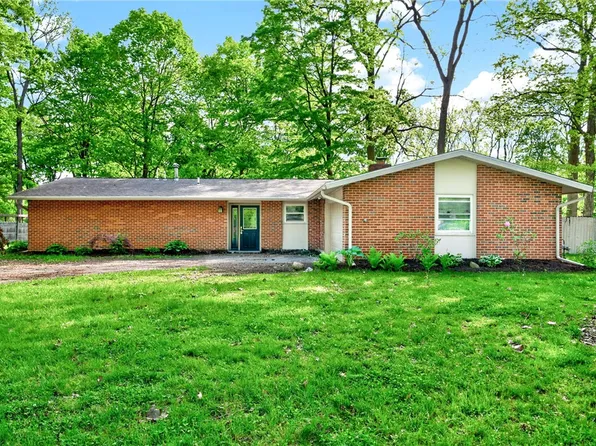 1700 Kensington Dr, Bellbrook, OH 45305