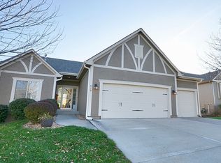 619 Avondale Ln, Raymore, MO 64083