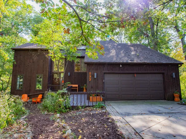 237 Saint Andrews Dr, Bolingbrook, IL 60440