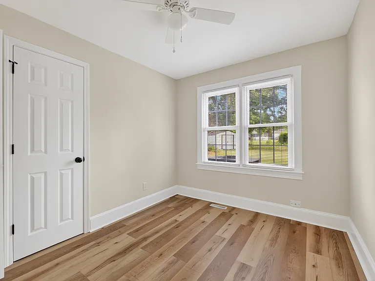 2813 Jackson Dr — Photo 2