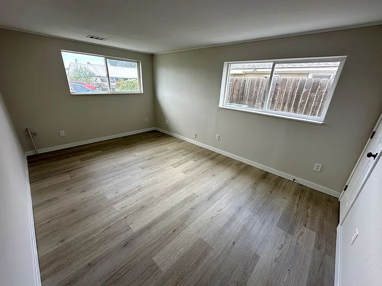 705 S Ione St — Photo 14