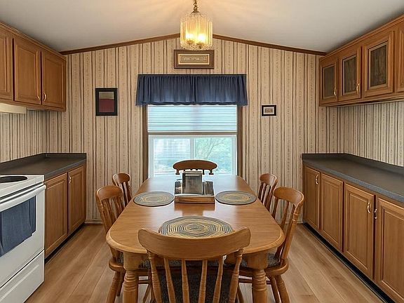 4th image of 8 Ryefield Dr