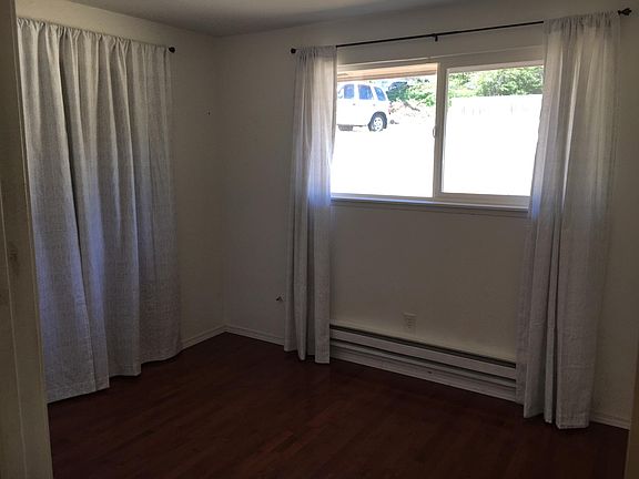 3rd image of 18816 Mountain View Dr E APT D