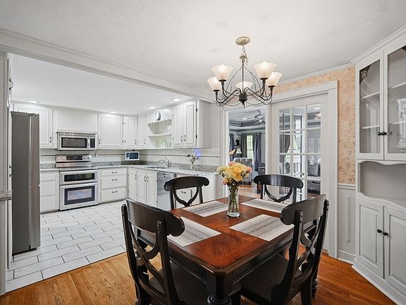 4th image of 7 Crestwood Rd