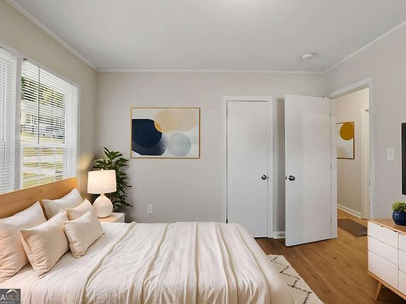 5th image of 2666 Blount St