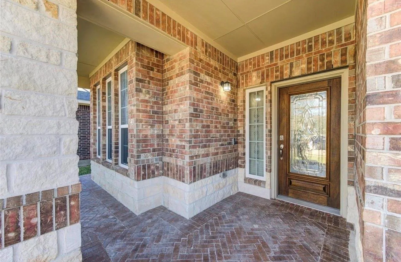 5 bed, 3.5 bath, 2842 sqft, $3,200 — Photo 4