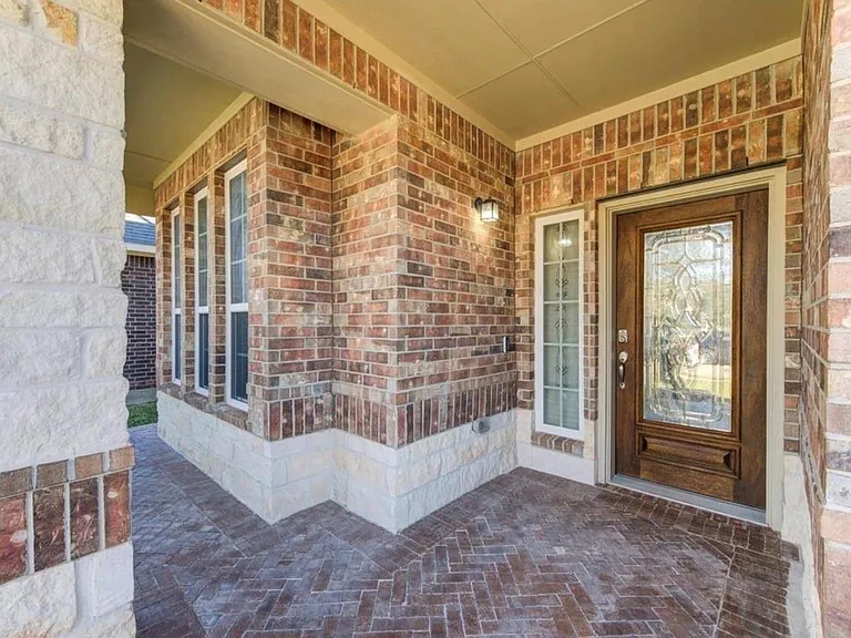 1242 S Maple Dr — Photo 4