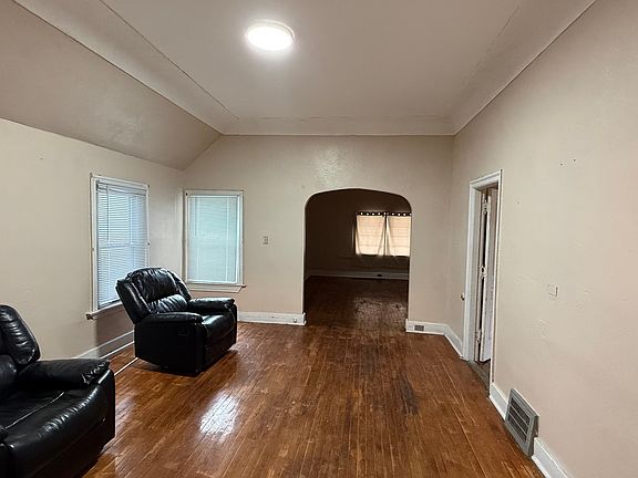 2nd image of 1734 Dragoon St