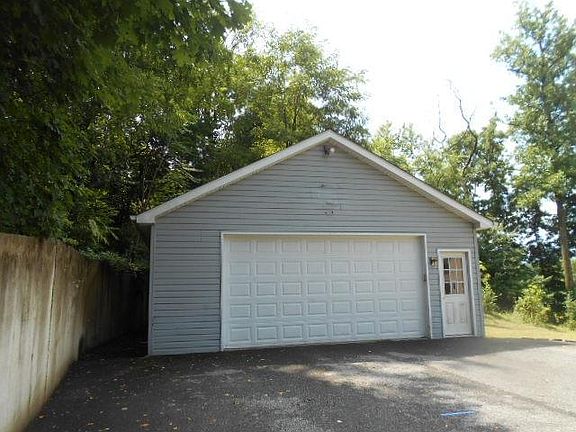 detached garage