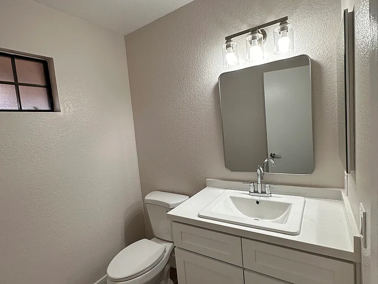 7386 Saddle Rd #B — Photo 20