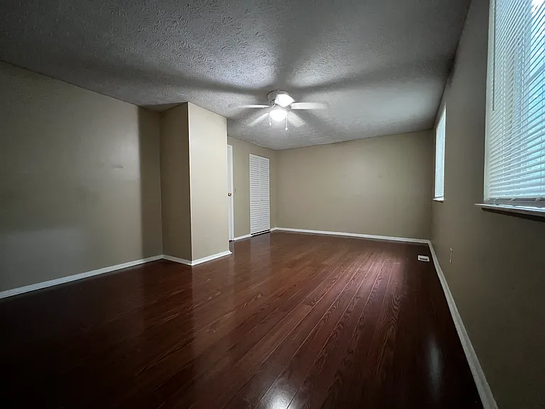 131 Roswell Commons Way — Photo 15