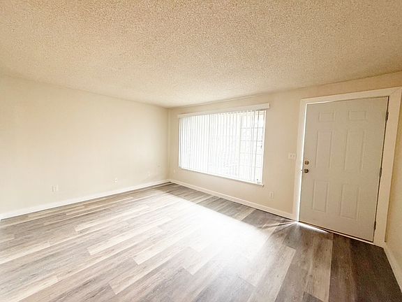 3rd image of 2510 Crystal Springs Rd W APT 4