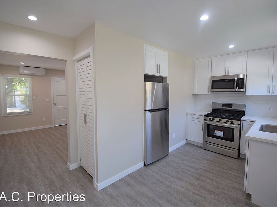 1st image of 14231 Victory Blvd #8540772