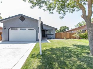 182 Brook Hollow Dr, Patterson, CA 95363