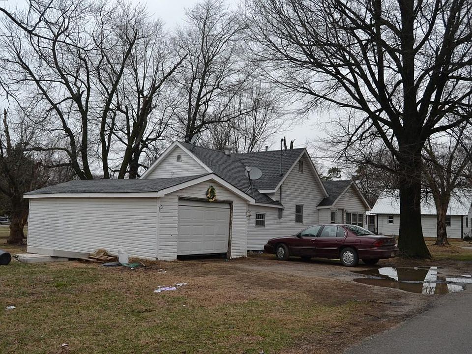 2nd image of 403 S Reasor St
