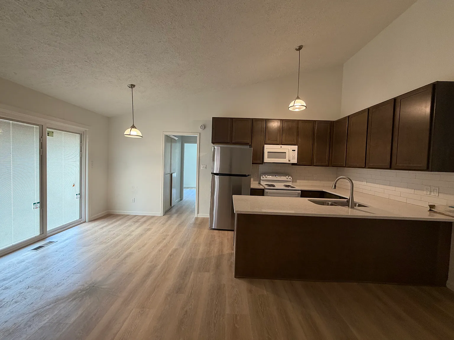 3 bed, 1075 sqft, $1,300 — Photo 3