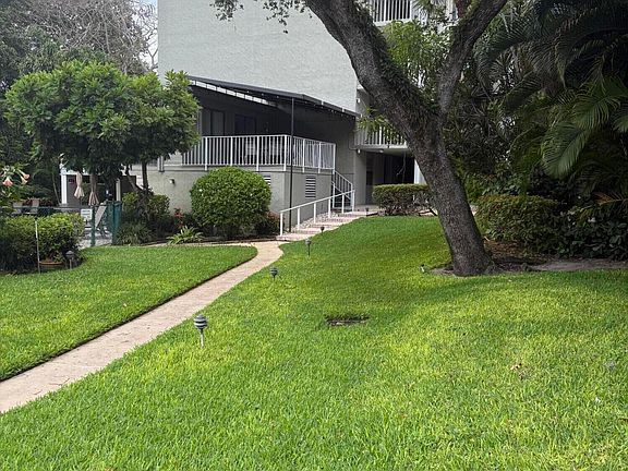 4th image of 501 SW 11th #211