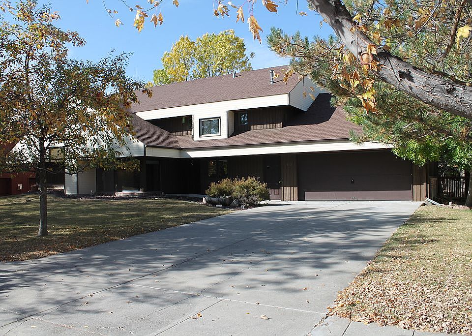 1st image of 413 Deer Dr