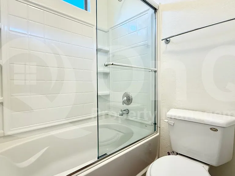 4502 E Oxford Ln — Photo 16