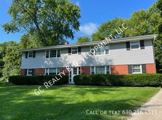 129 Caroline Ct APT B, Geneva, IL 60134