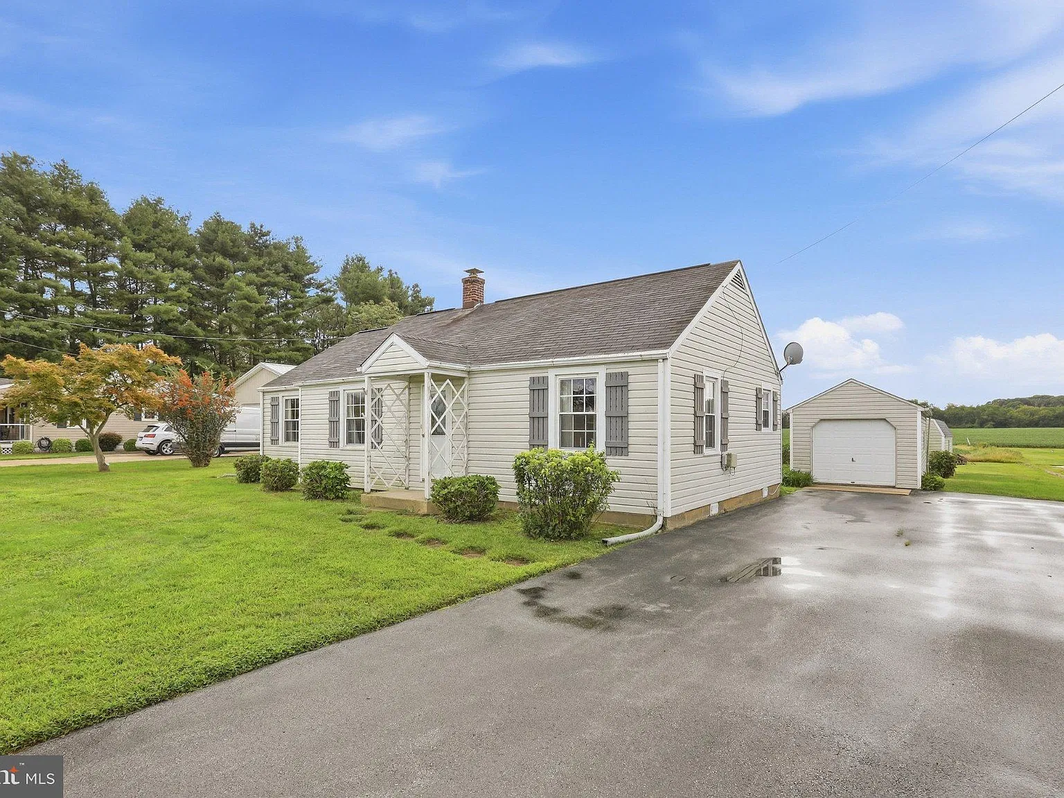 3 bed, 1.0 bath, 1375 sqft, $2,500 — Photo 3