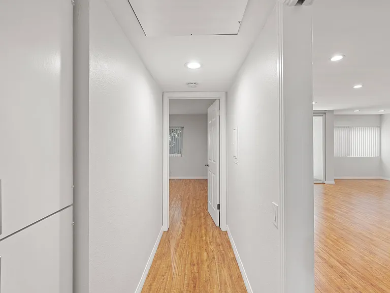 4915 Tyrone Ave #215 — Photo 21