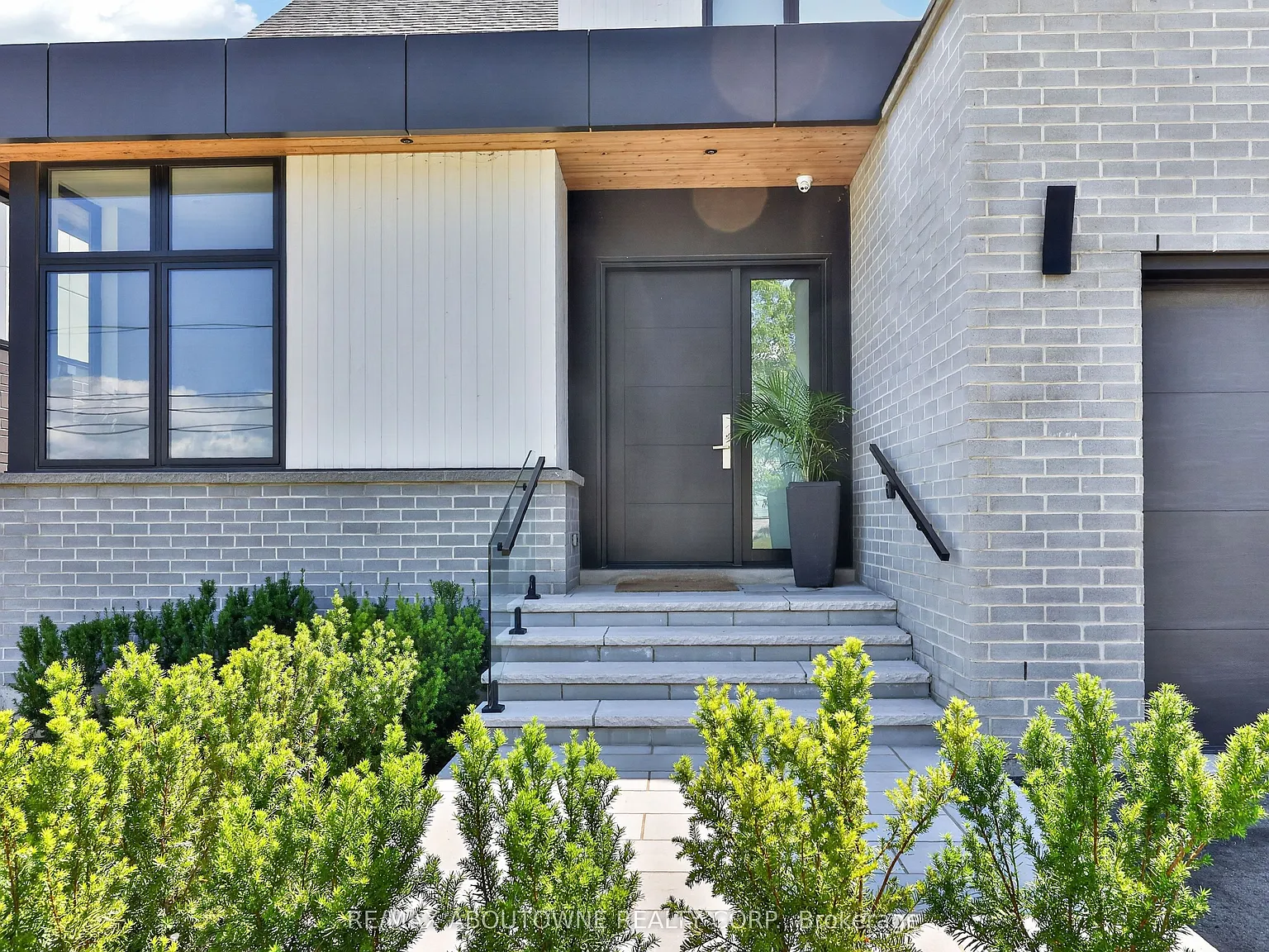 6 bed, $5,500 — Photo 2