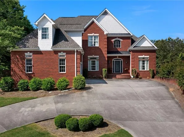 113 Vogel St NE, Calhoun, GA 30701