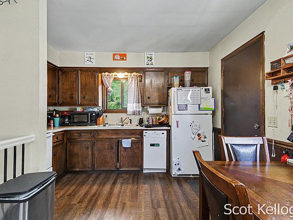 5th image of 1330-1332 36th St SW