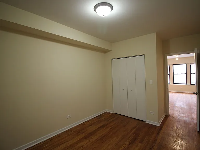 3007 W Lawrence Ave #3W — Photo 6